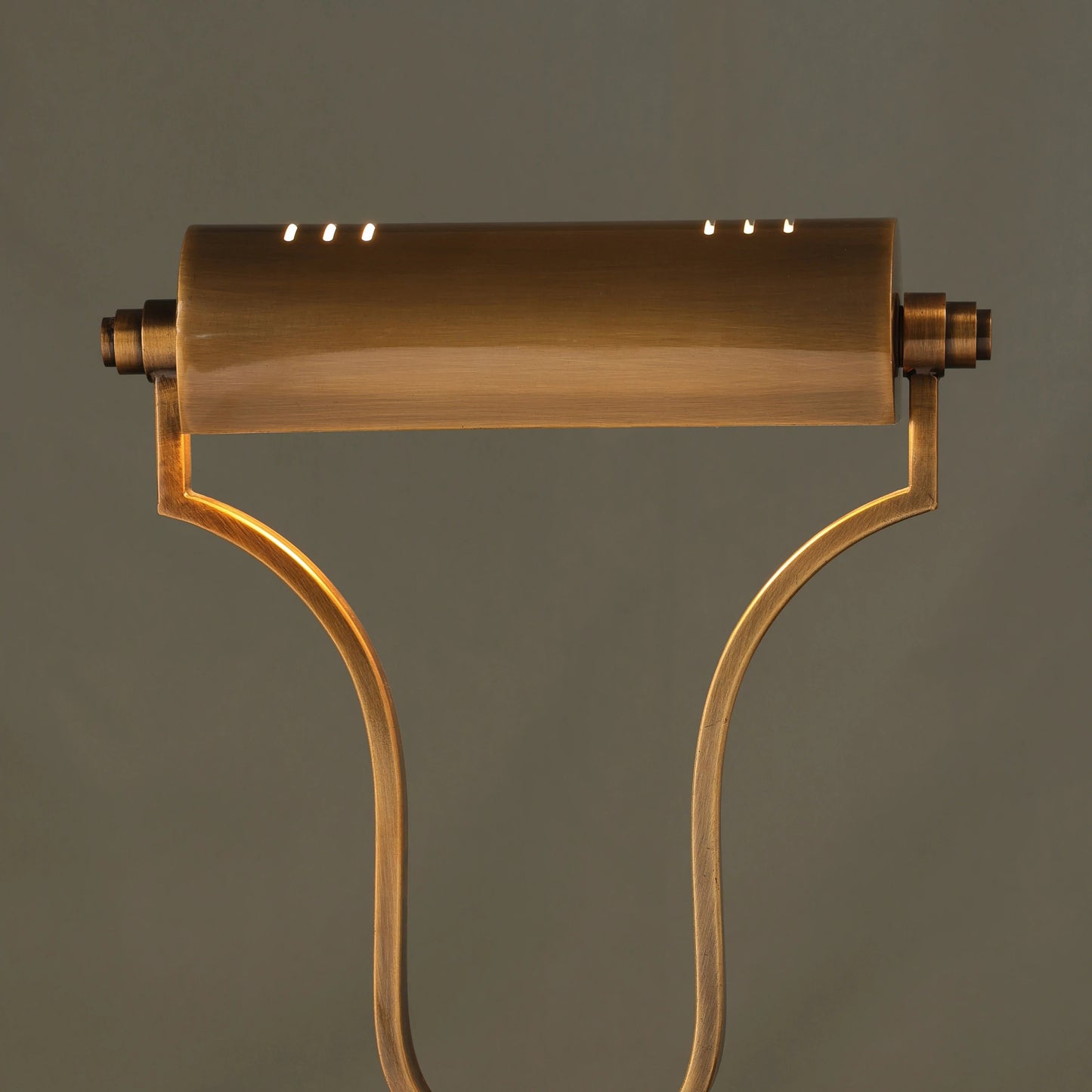 Table lamp with adjustable arm