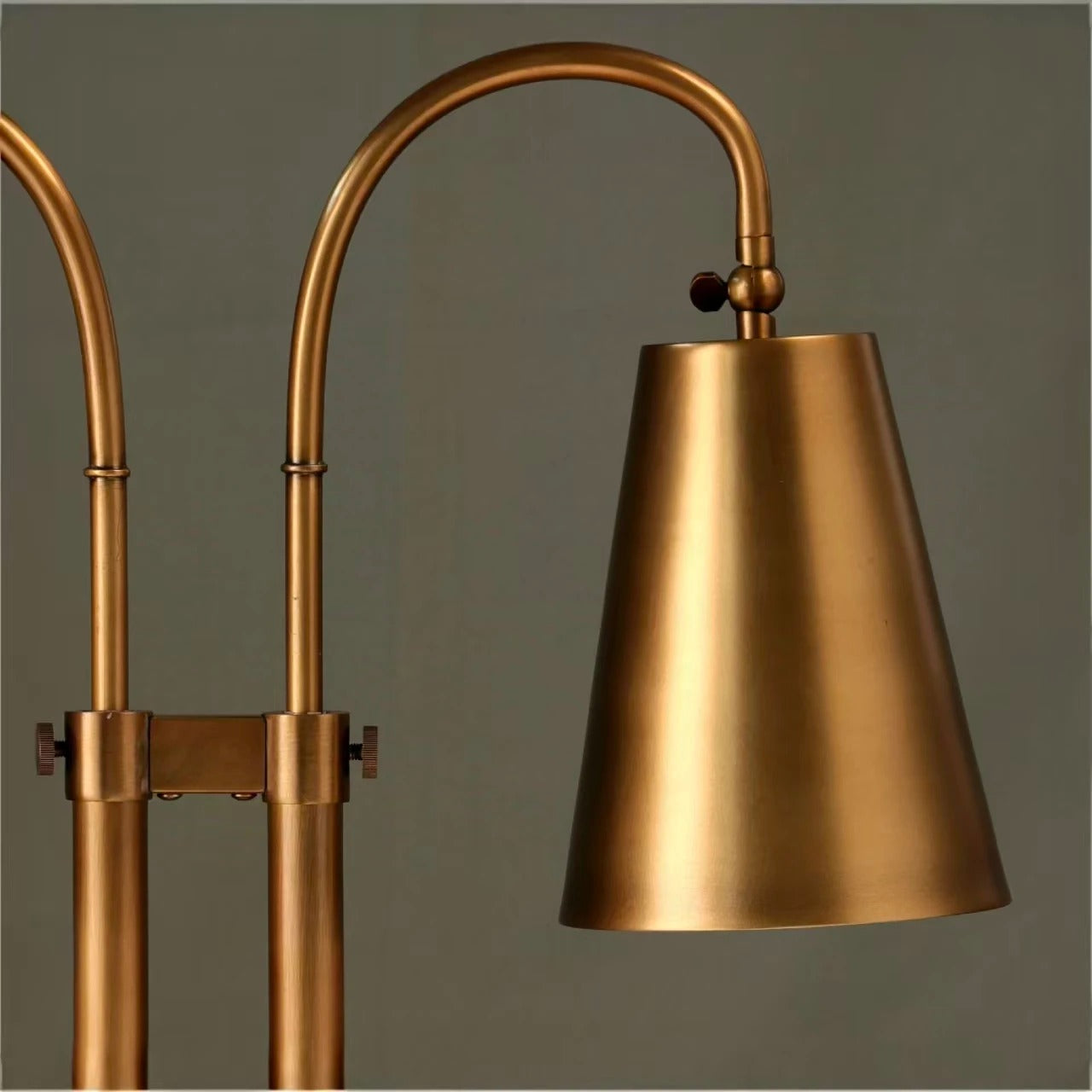 Double table lamp with metal shades