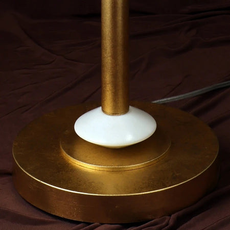 Floor lamp with slim metal stand