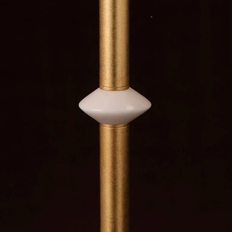 Floor lamp with slim metal stand