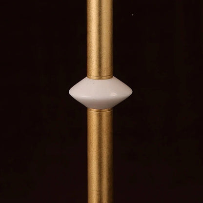 Floor lamp with slim metal stand