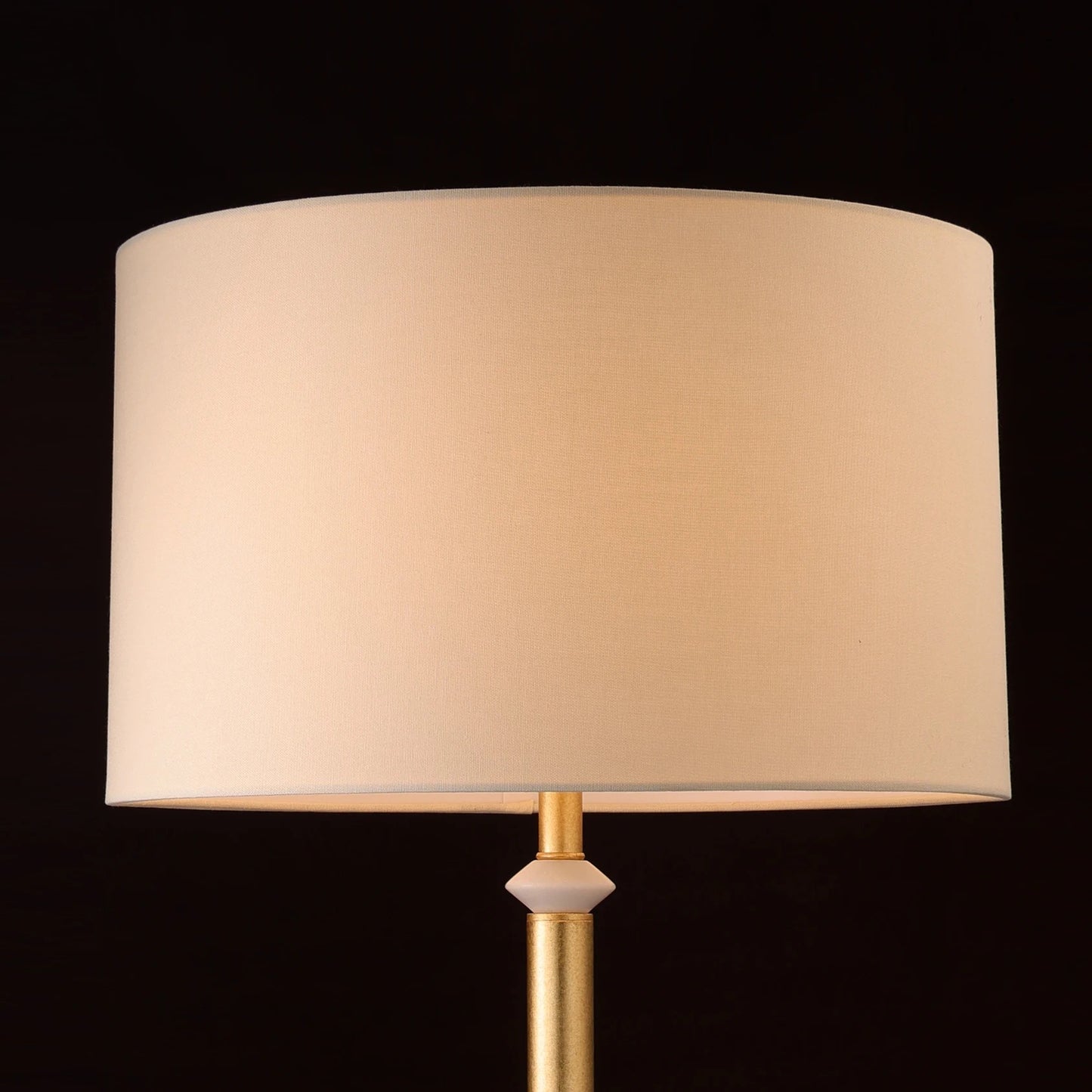 Floor lamp with slim metal stand