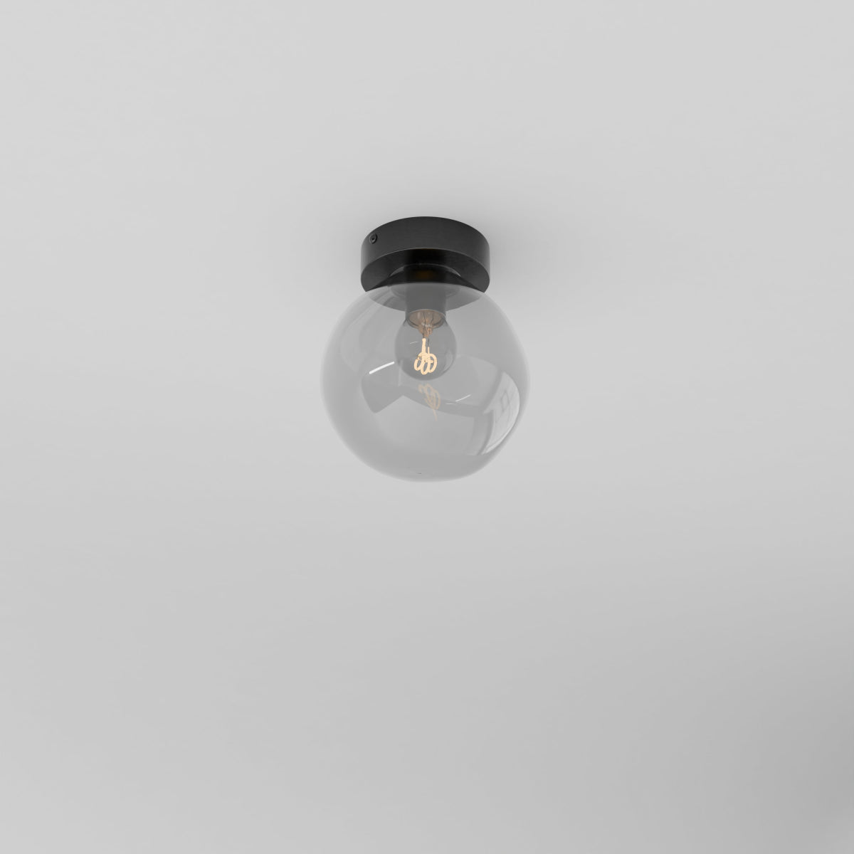 Lance Flush Mount Ceiling Light – Stylish Hand-Blown Glass Illumination 10