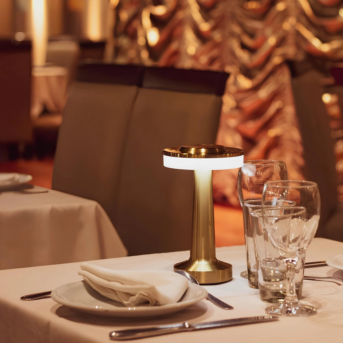 **Retro Bar Table Lamp** – Elegant Illumination for Any Space 0