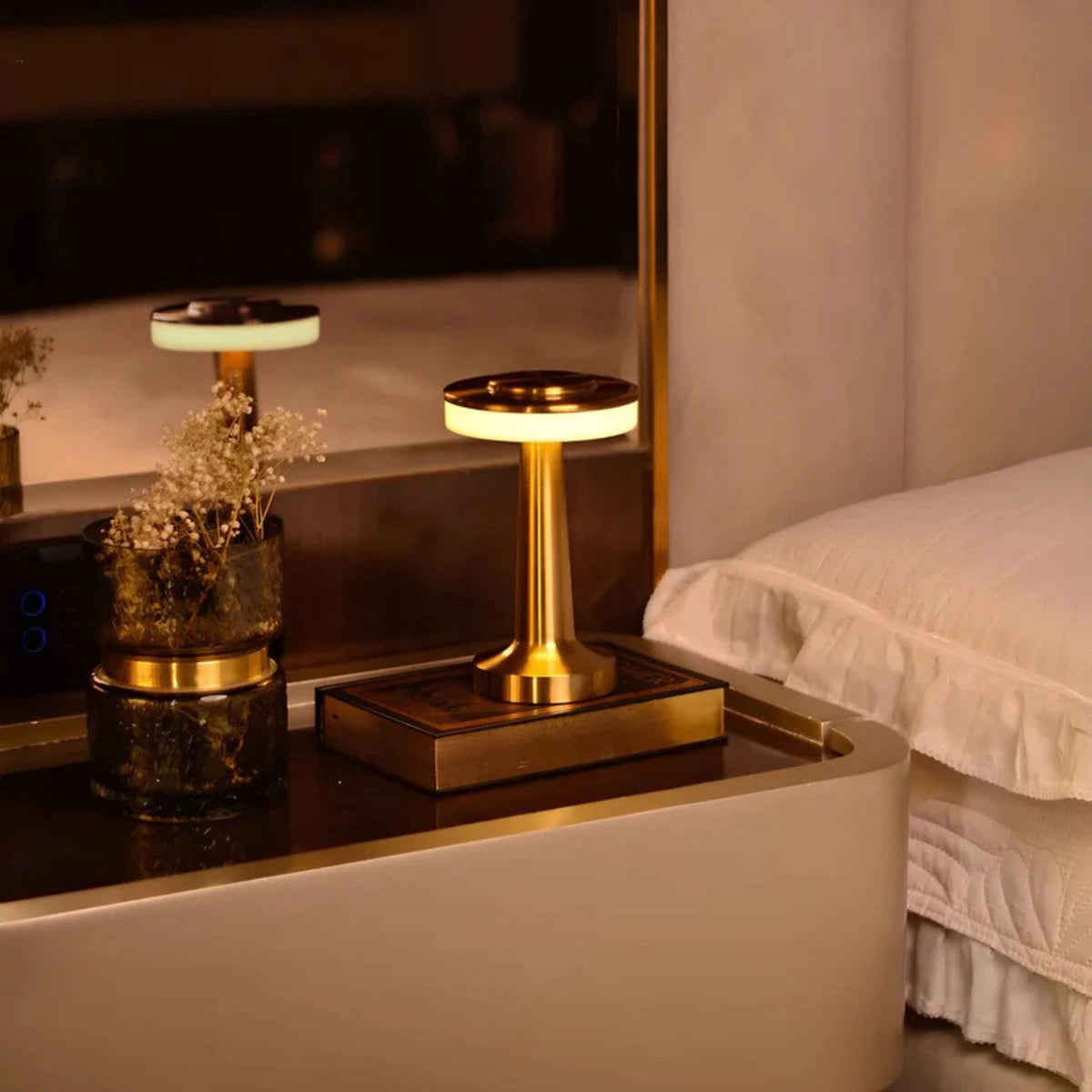 **Retro Bar Table Lamp** – Elegant Illumination for Any Space 2
