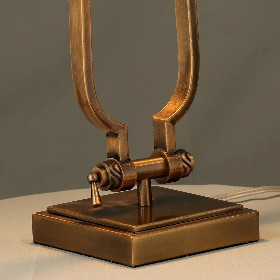 Table lamp with adjustable arm