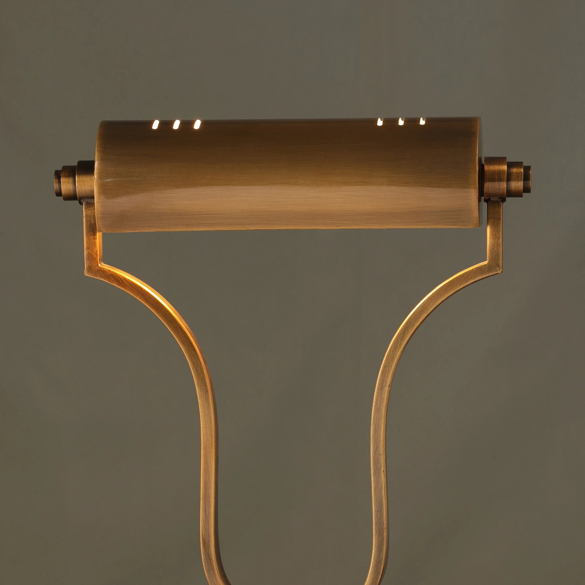 Table lamp with adjustable arm