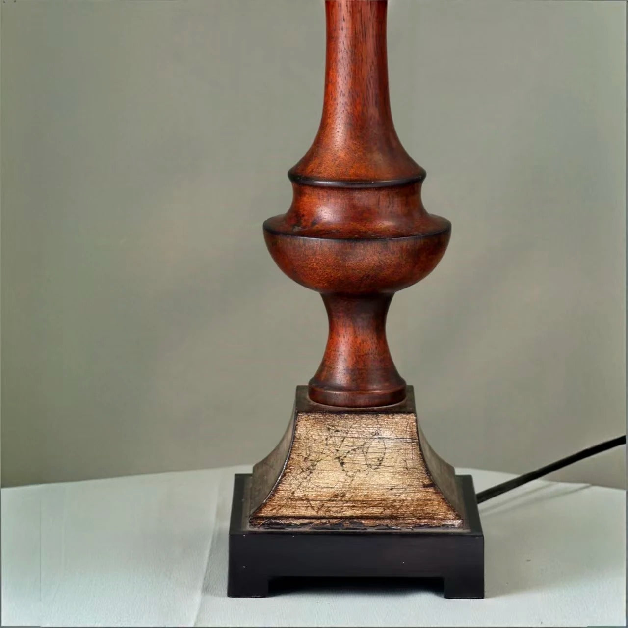 Table lamp with wooden base